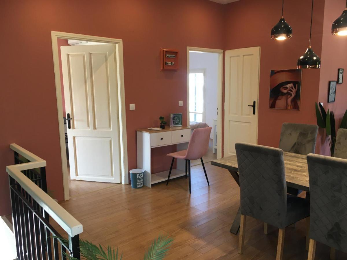 άνετο και πολυτελές οροφοδιαμέρισμα 2 Apartmán *